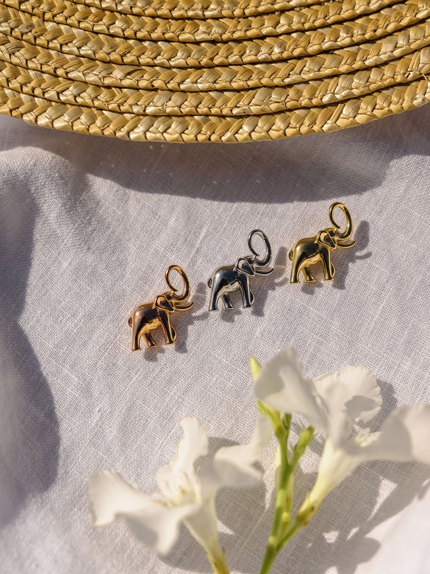 Flowing Strength Elefant Charm