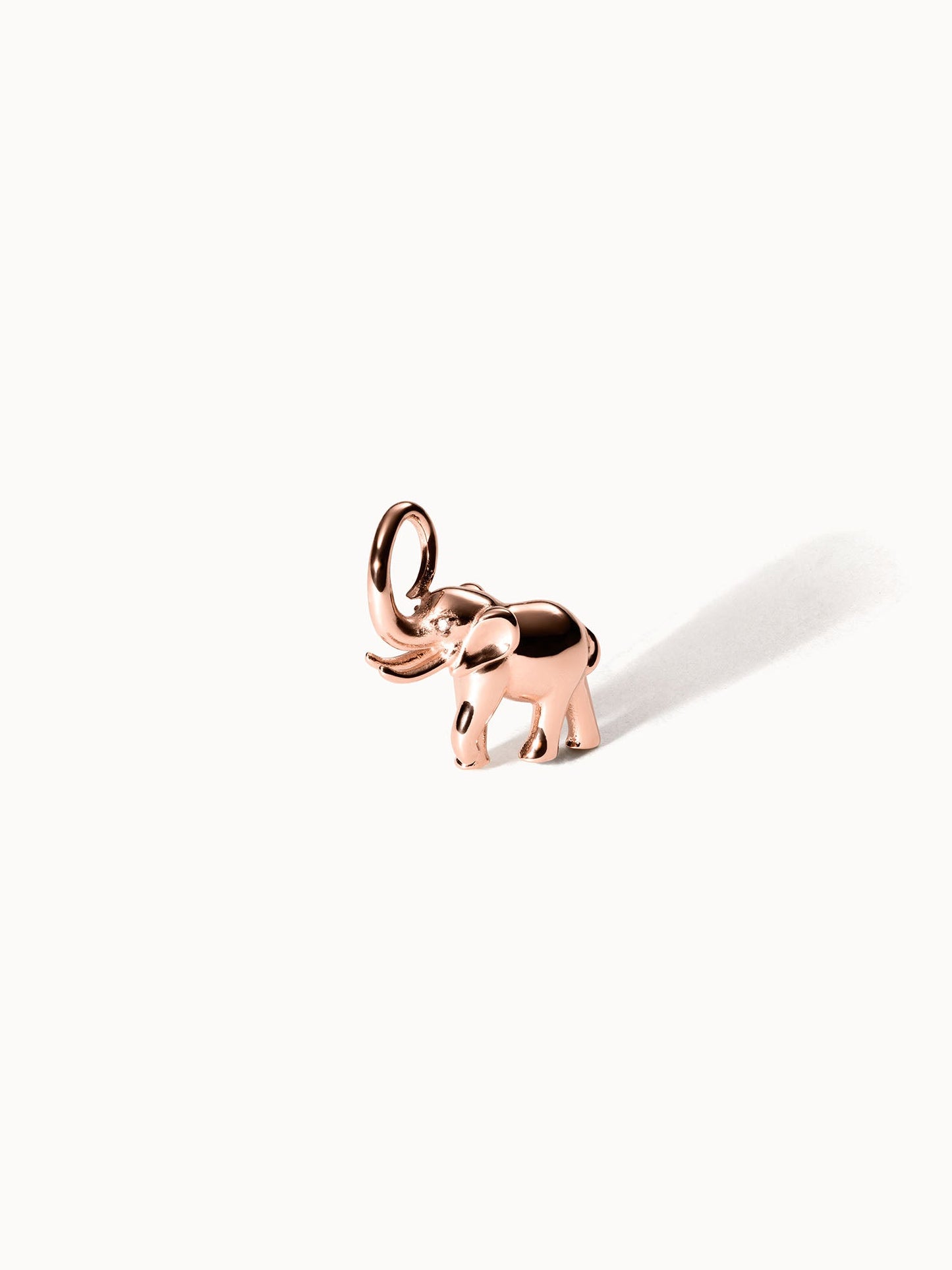 Flowing Strength Elefant Charm