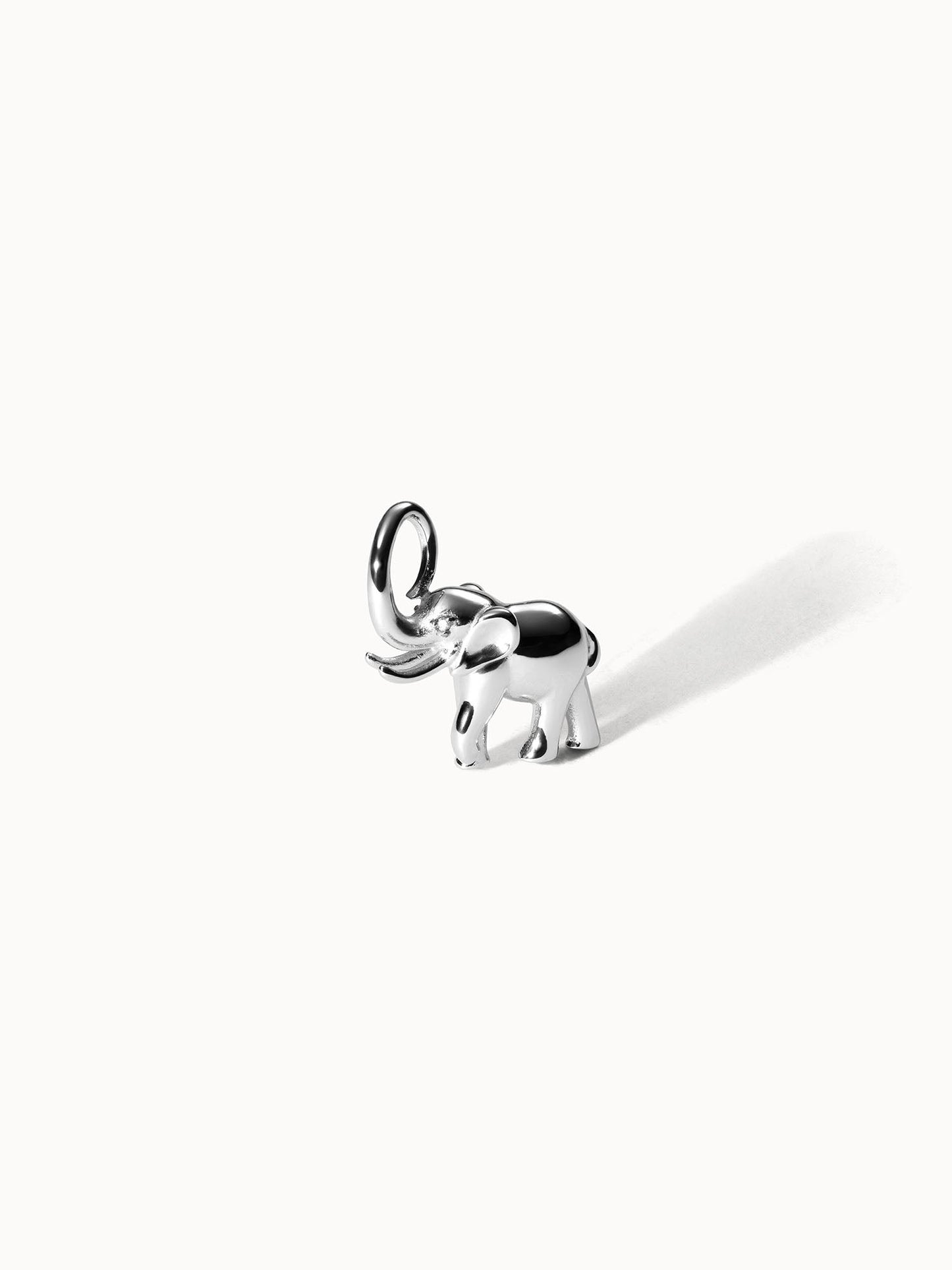 Flowing Strength Elefant Charm