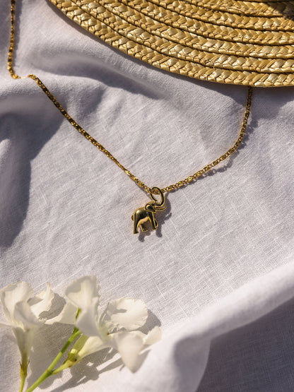 Flowing Strength Elefant Charm
