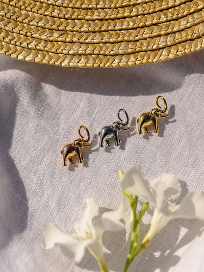 Flowing Strength Elefant Charm