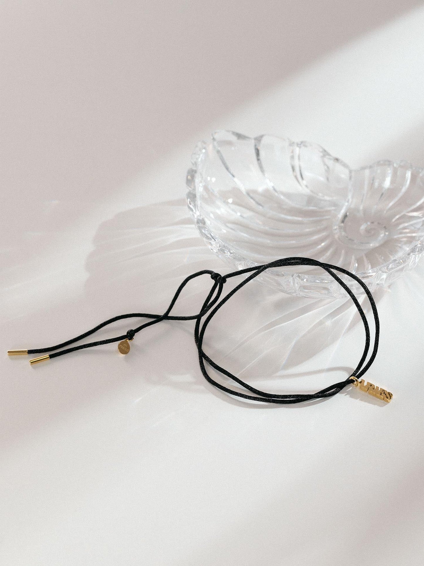 Schwarze Satin Kette