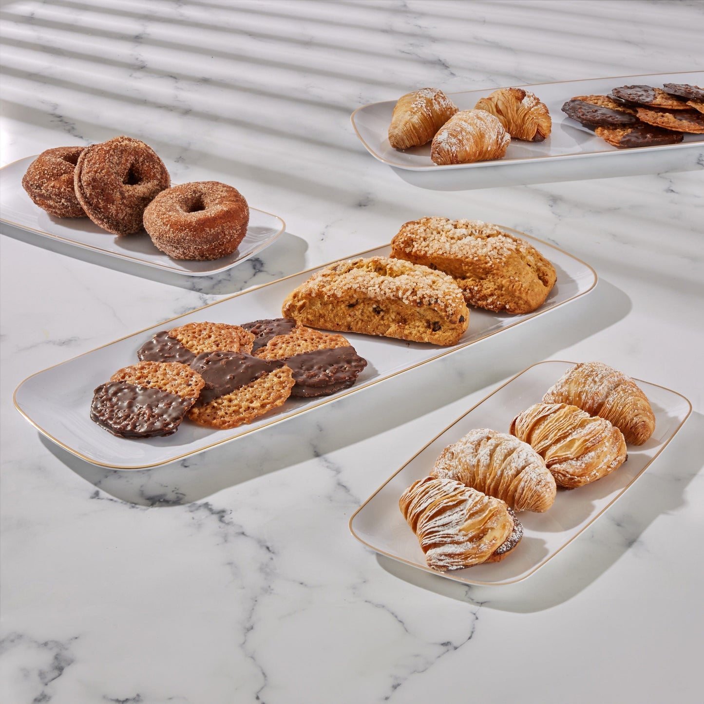 White and Gold Large and Small Combo Plastic Trays | 6 Trays