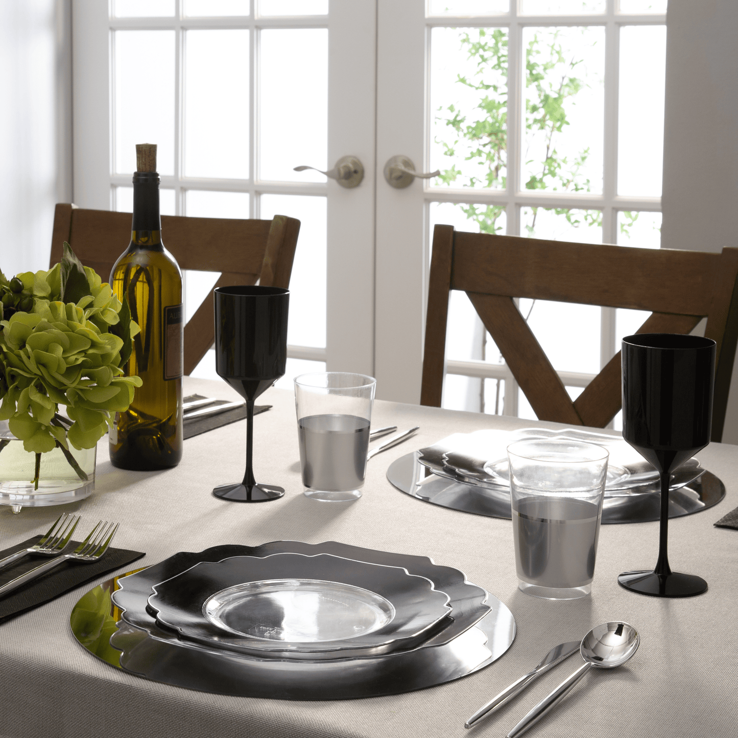 Scalloped Clear Black • Silver Plastic Plates | 10 Pack